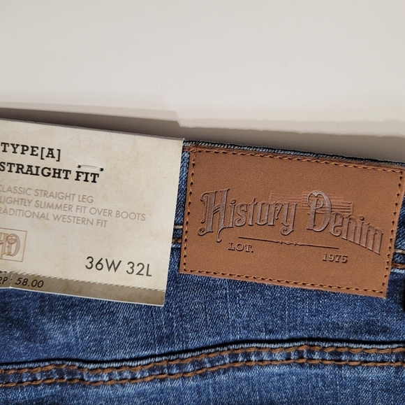 Blue Straight Jeans Modern Fit. Man - Picture 6 of 16
